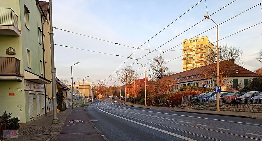 Ulica Arkońska o poranku.