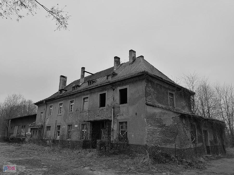 Dworzec w Miedarach