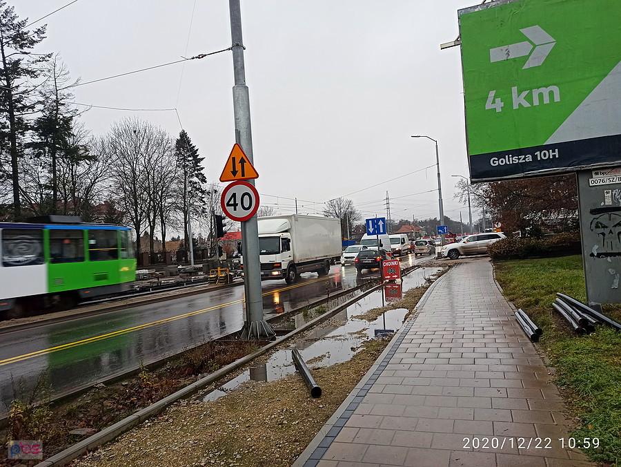 Aleja Wojska Polskiego w porannym deszczu.