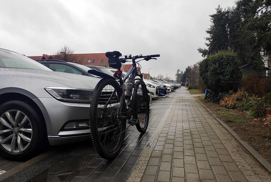 Takie fajne podpórki pod rower na śmieszce :). Puszczykowo