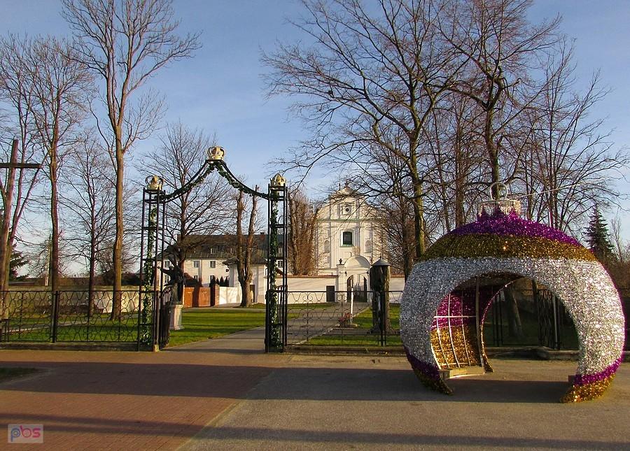 Miedniewice - kościół i klasztor