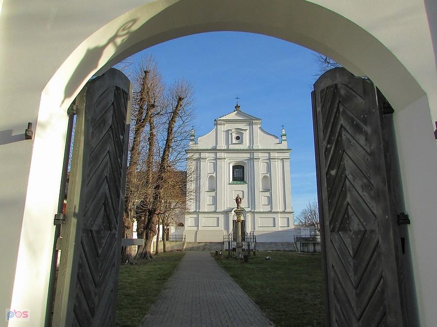 Kościół w Miedniewicach do dzieło Fontany i Bellotiego