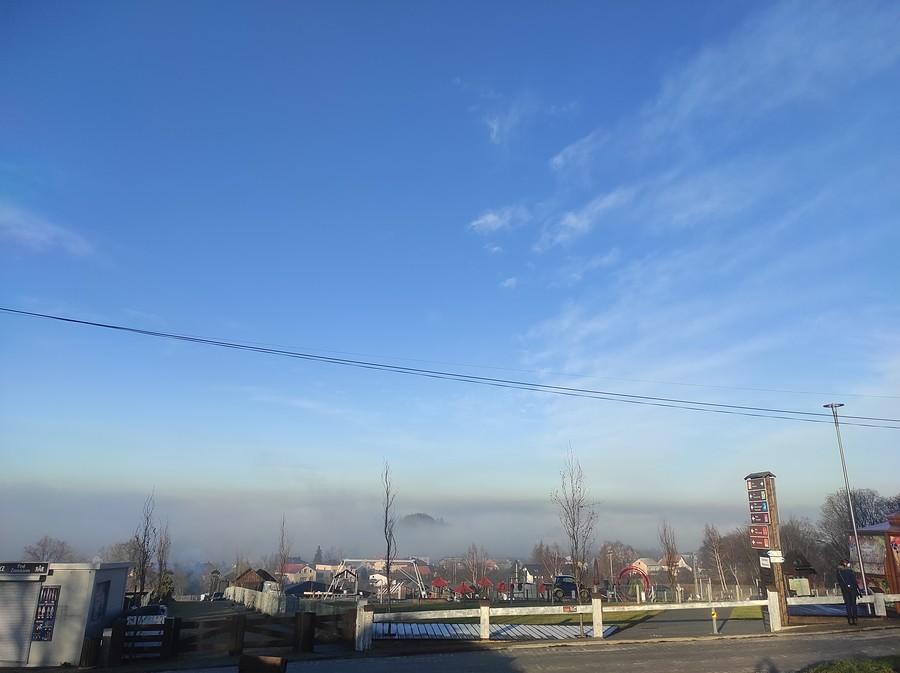 Piękne niebo i widok na Górę Birów