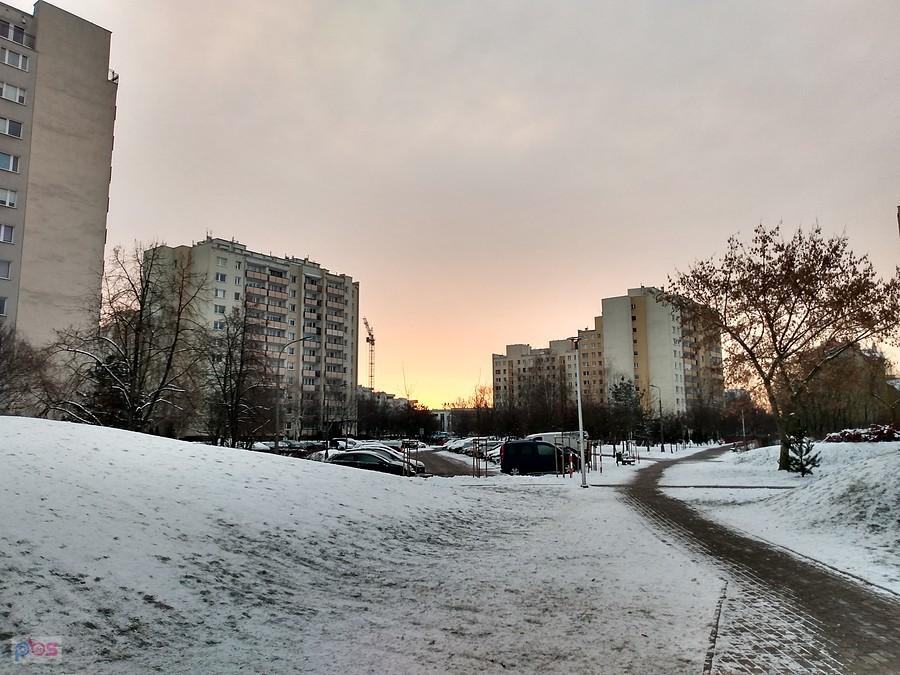 Wschodzące słońce ukazało się rano na moment i tyle je dziś widziano