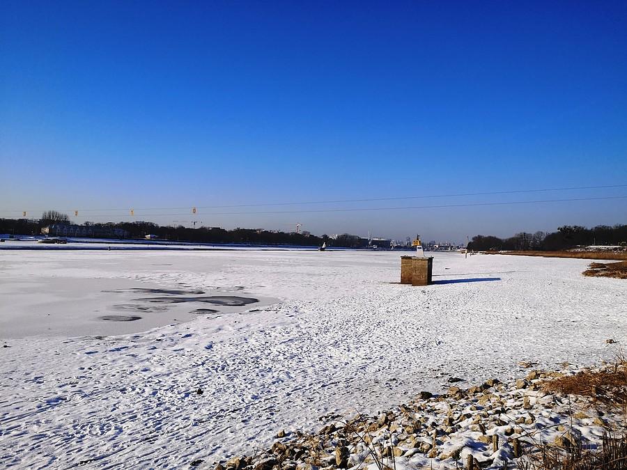Jezioro Maltańskie bez wody, ale ze śniegiem