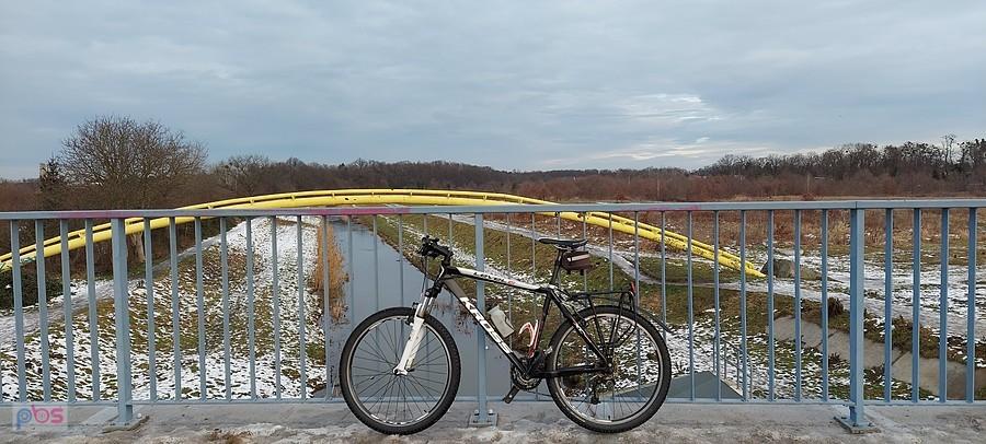 Bikefoto nad Ślęzą - resztki Zimy
