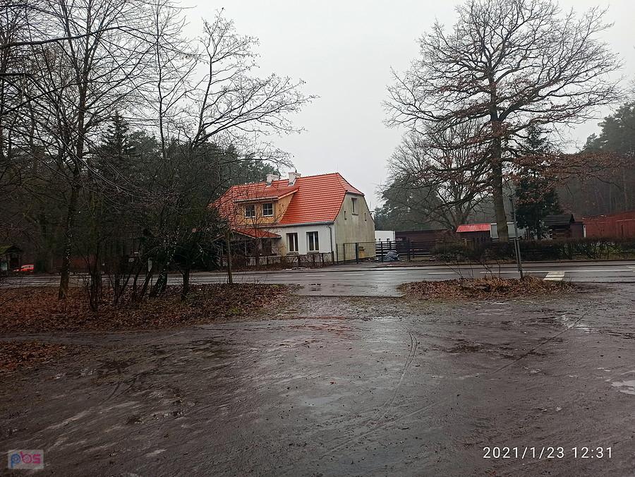 Leśniczówka Biała z nowym dachem.