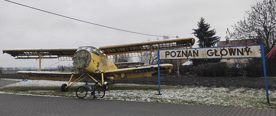 Tylko śmigła jeszcze nie dołączono, Fiałkowo
