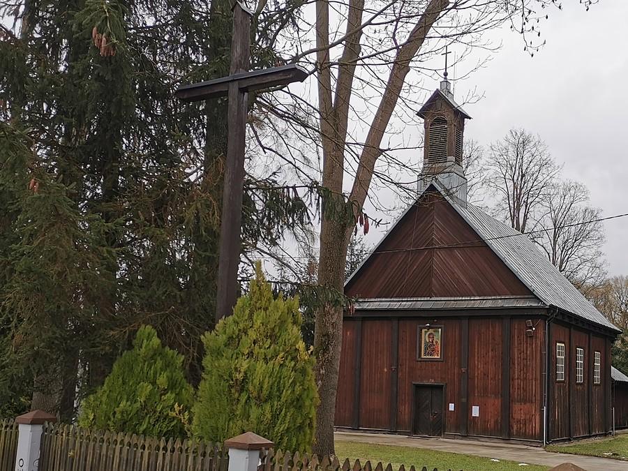 Kościół pw Świętych Piotra i Pawła w Skułach