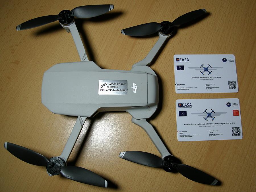 Uprawnienia do latania dronem zdobyte