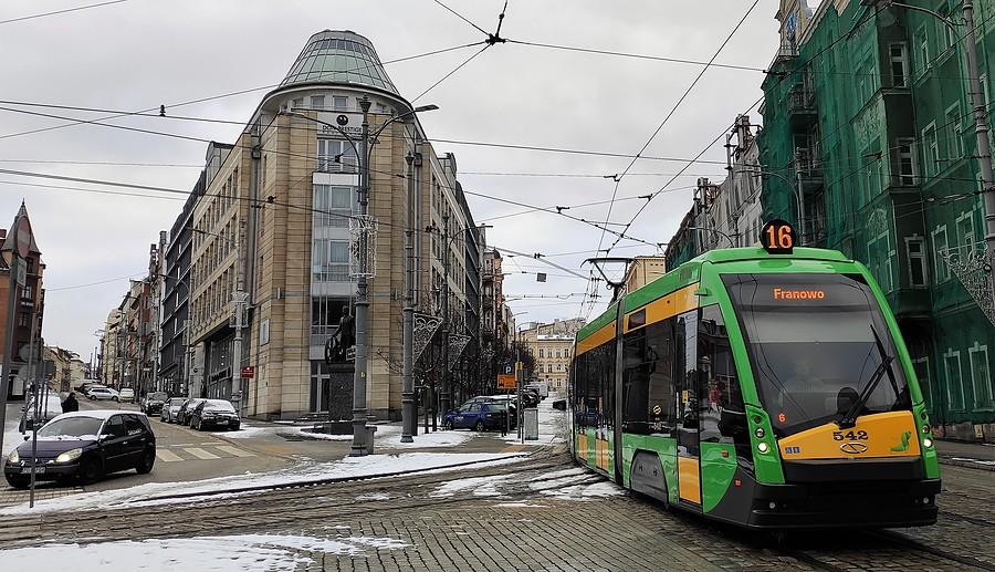 Szesnastka zjeżdża z Pogórnej, Poznań