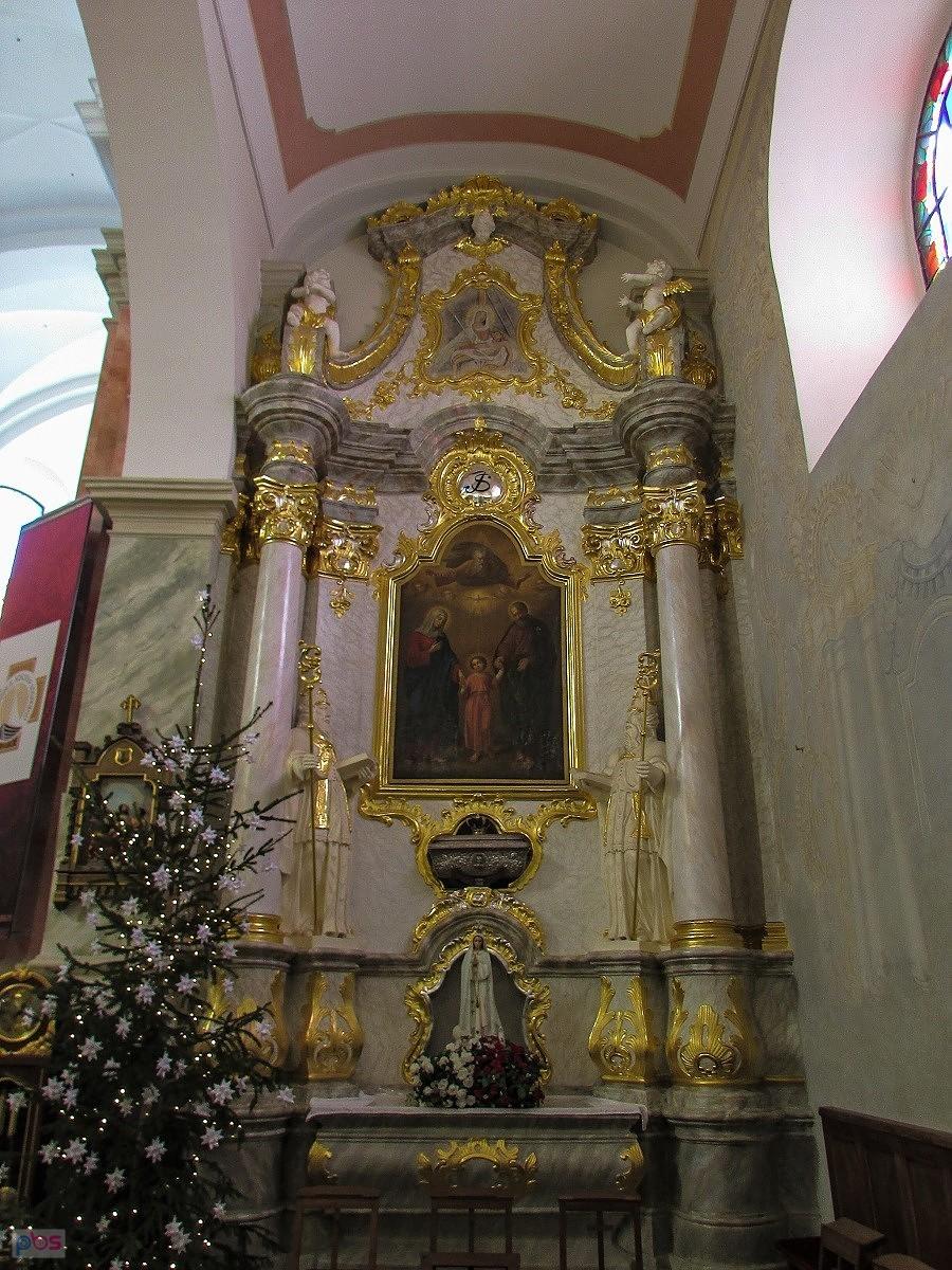 Kolegiata w Łasku - ołtarz boczny z XVIII wiecznym obrazem Świętej Rodziny
