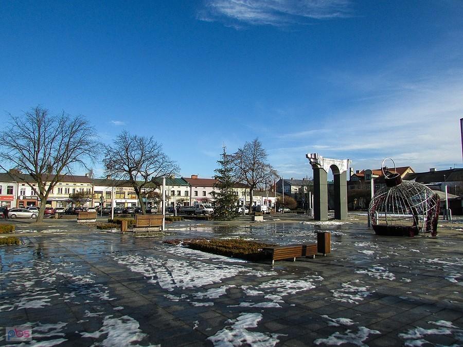 Skromny rynek w Łasku