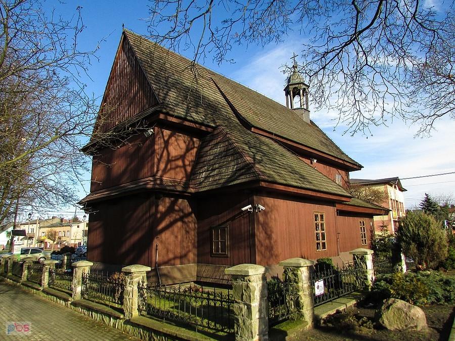 Modrzewiowy kościół w łasku został zbudowany w 1666 roku