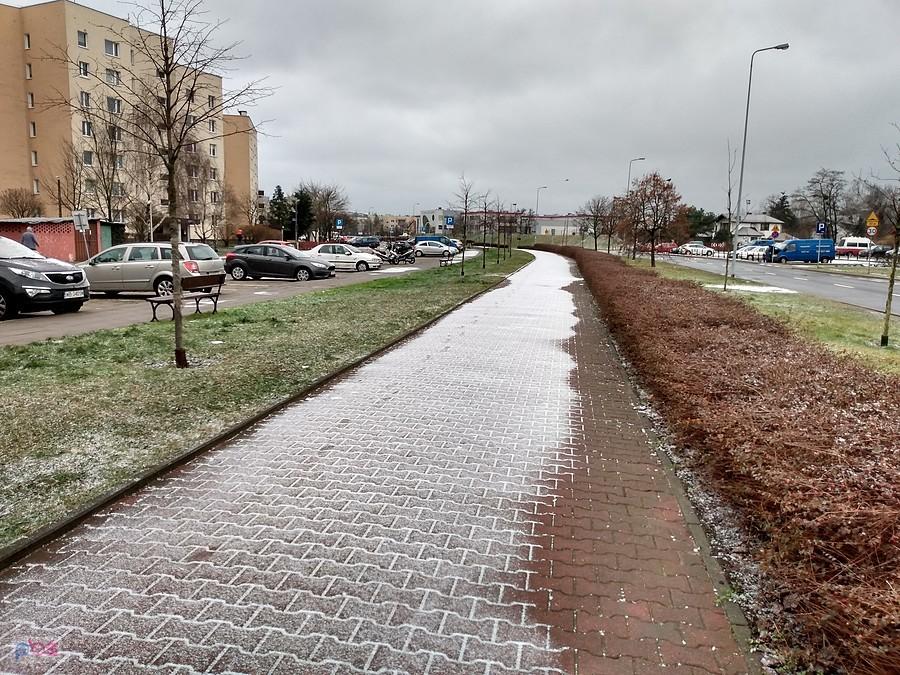 A tu ddr już posypana śnieżną kaszką