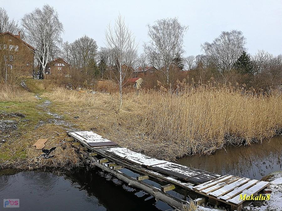 Kładka z drzwi od "chlywików".