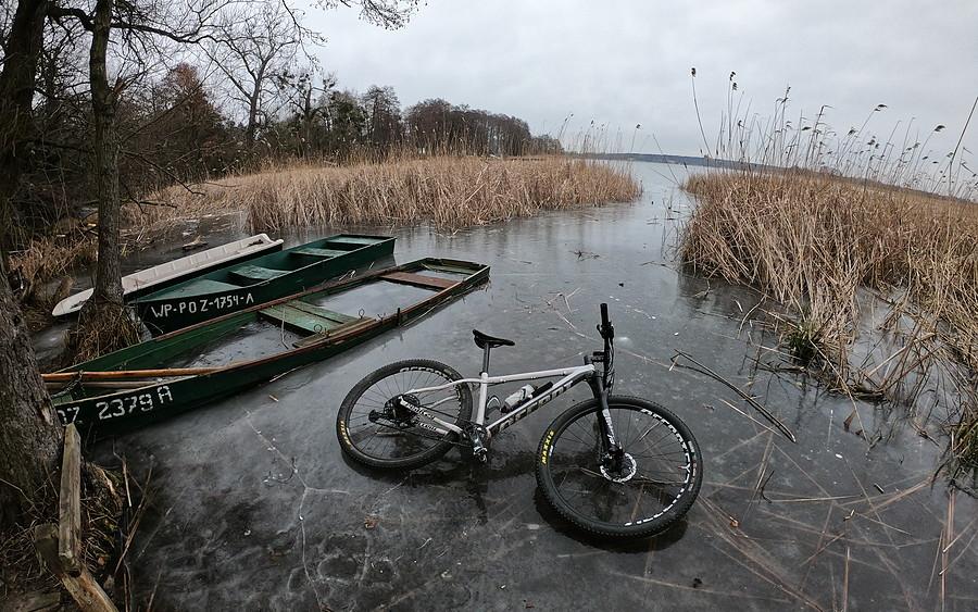 Skuty lodem fragment Jeziora Kierskiego