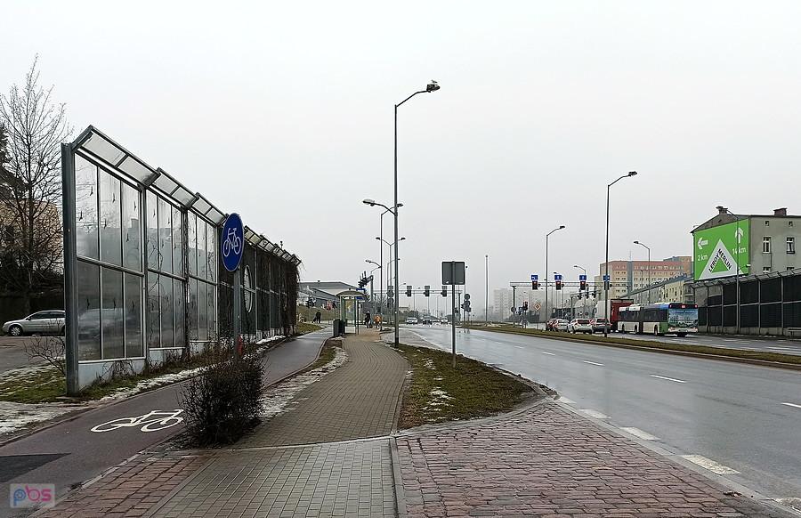 Ulica Przyjaciół Żołnierza w lekkiej mgle.