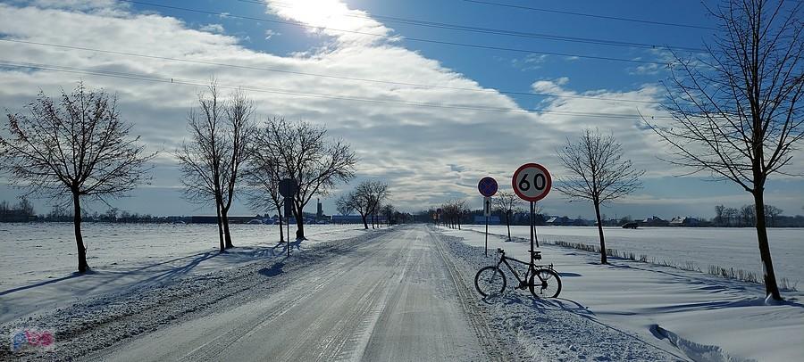 Droga Tyniec - Żerniki w śnieżnej odsłonie
