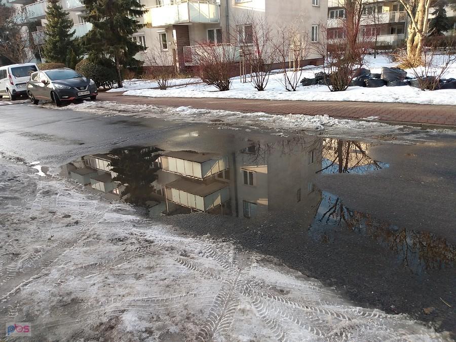 Jezdnie czarne z dużą ilością solanki