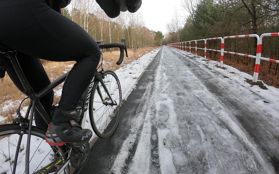 Na rowerówce Stobnica - Słonawy nie wszędzie lód się stopił
