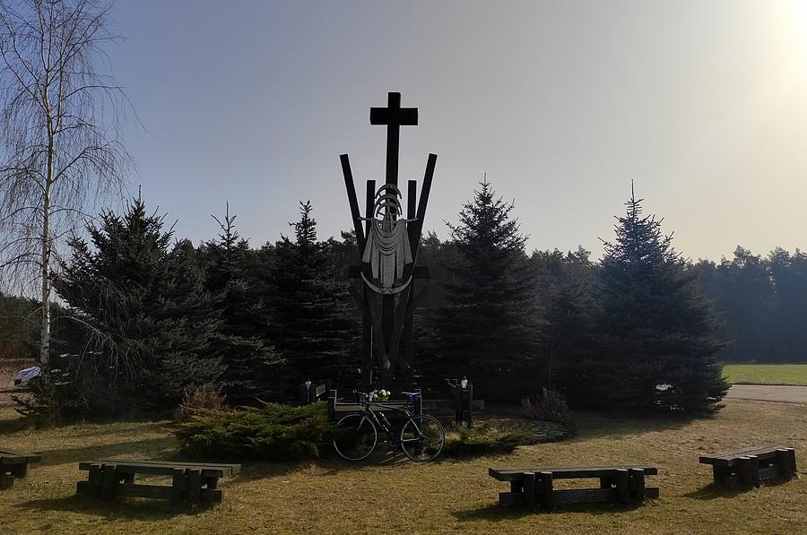 Krzyż z całym kompleksem, Krajkowo