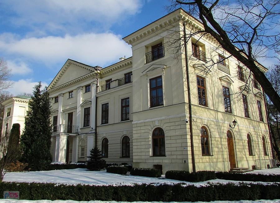 Fasada frontowa Pałacu Dernałowiczów