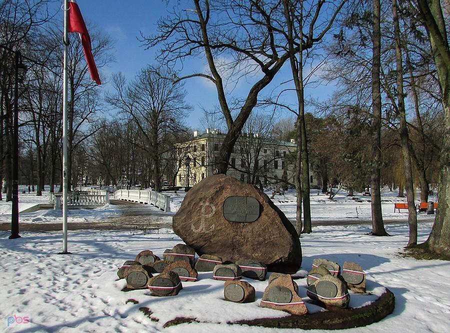 Mińsk Mazowiecki - pomnik Szarych Szeregów