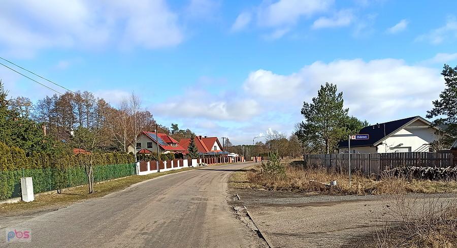 Na horyzoncie dymiący komin Azotów.