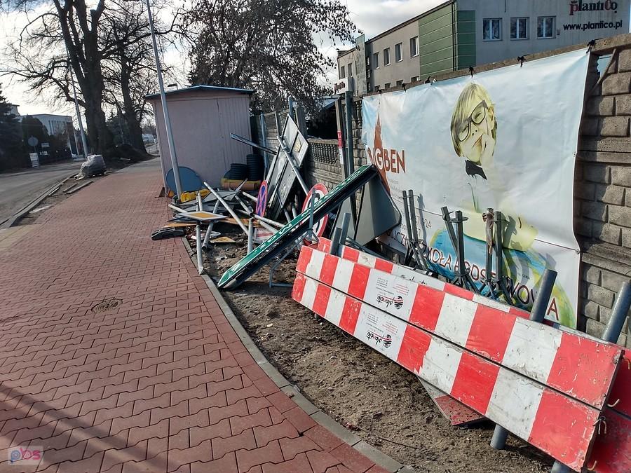 Zdjęte stare znaki drogowe
