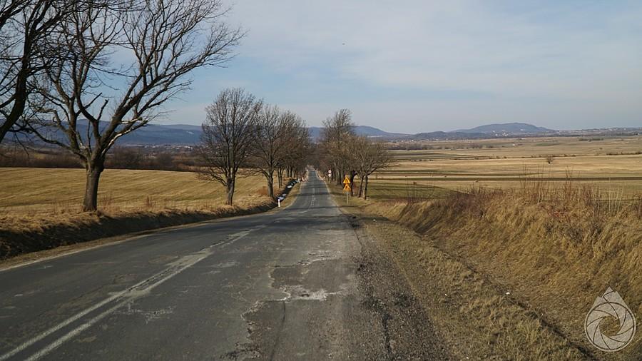 podziurawiona droga na Folusz