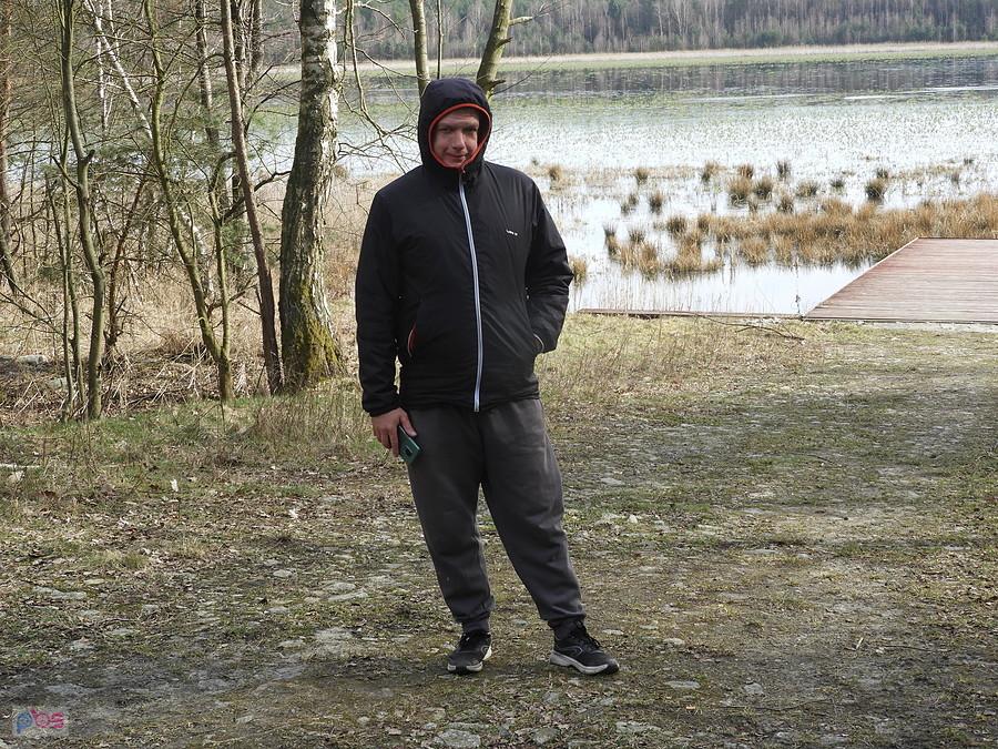 Kuba nad jeziorem piaski.