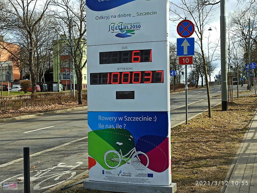 Rowerowy licznik na ulicy Ku Słońcu.