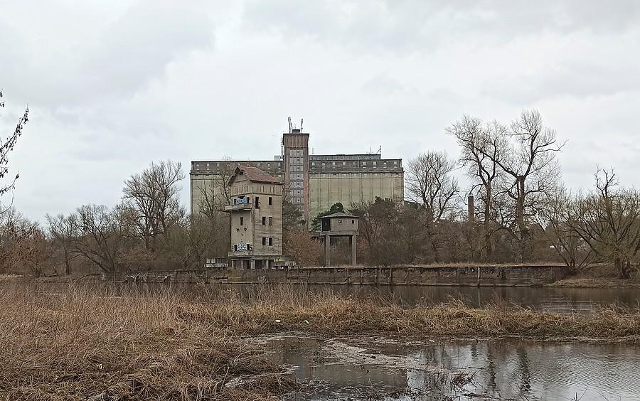 Tego nadrzecznego i ciekawego obiektu też nie widziałem