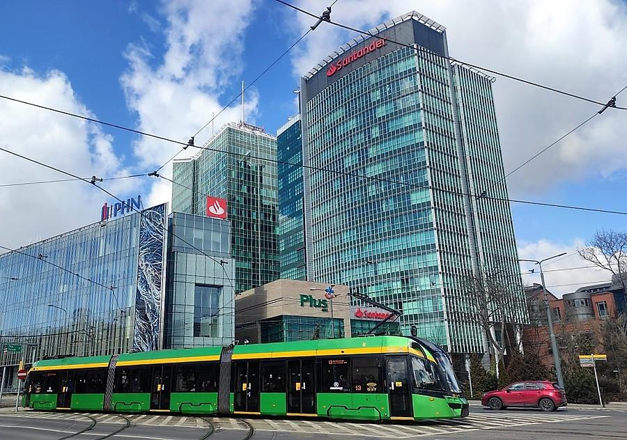 Moderus Gamma na tle budynku Andersia Tower, Poznań