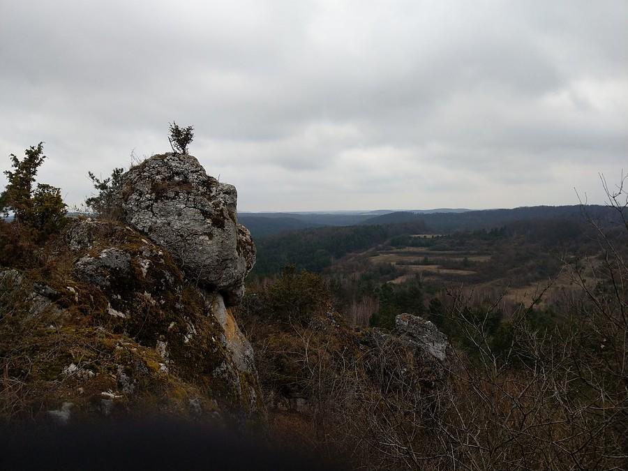Przyglądająca się skała