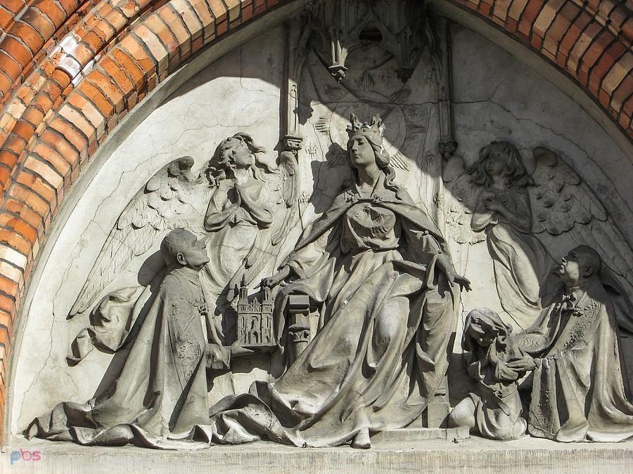 Tympanon fundacyjny kościoła w Osiecku