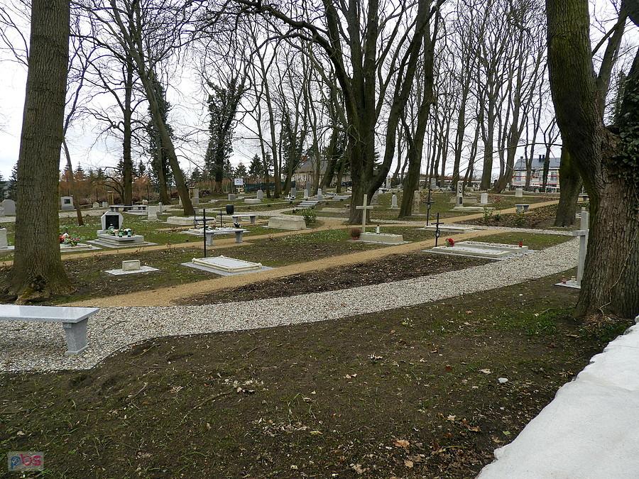 Słowa szacunku dla Gmina Dobra za lapidarium w Dołujach.