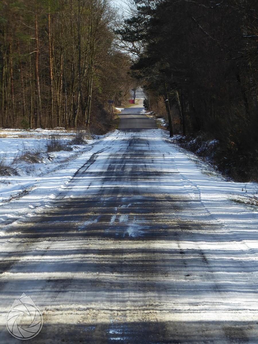 na polach zawiewy i lodzik, a dalej suchutki asfalt