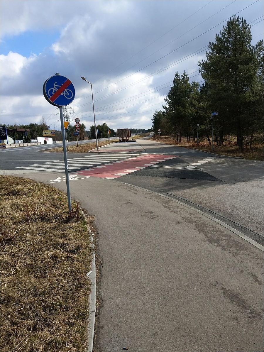 Nie ma drogi rowerowej, ale jest przejazd - ktoś mi wyjaśni ten fenomen?
