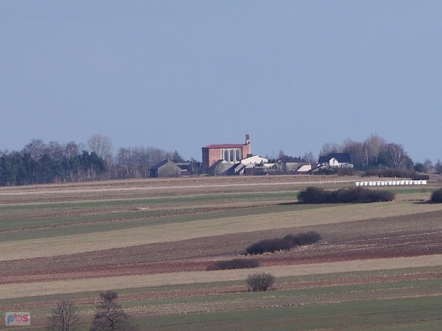 Widok na kościół w Cynkowie