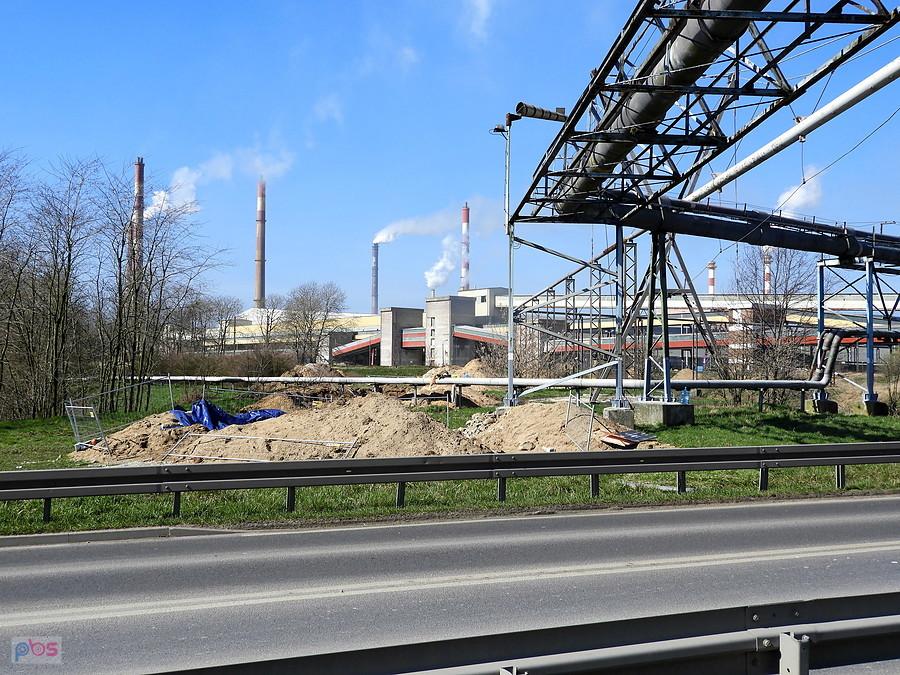 Przemysłowy krajobraz widziany z autostrady