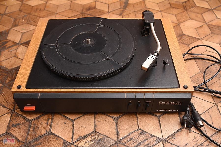 Mój nietypowy ładunek w sakwach - gramofon Unitra Emmanuel