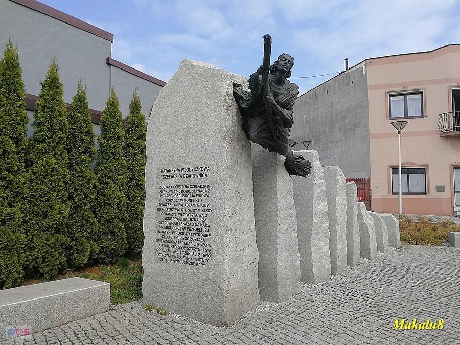 Pomnik "Czarownicy". Niesłusznie oskarżonej i straconej.