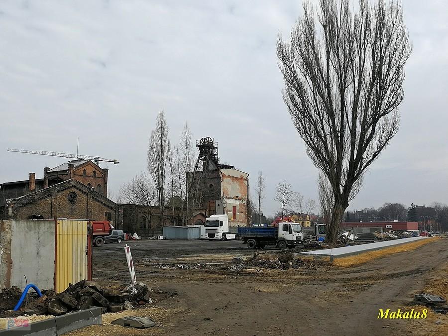 Na tyłach "Saturna" coś się dzieje.