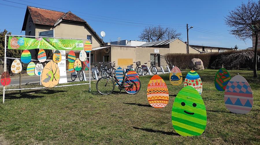 Świąteczna wystawka pod centrum kultury w Luboniu
