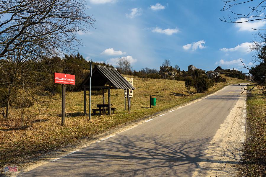 Podjazd pod skałki w Łutowcu - obszar Natura 2000.
