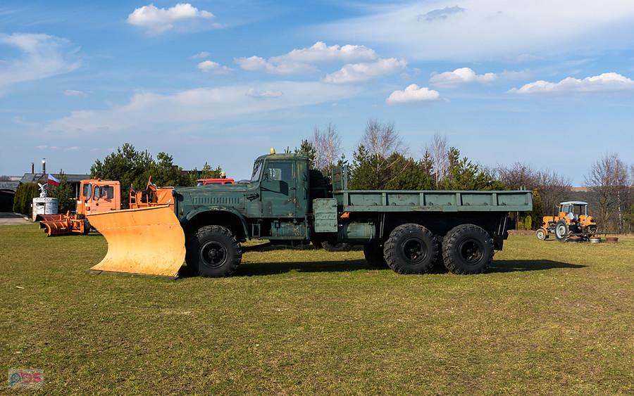 Kraz 255B1 w Kolonii Hucisko.