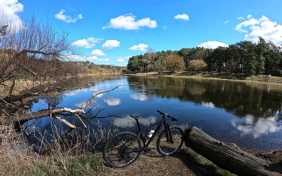Wielkanocna niedziela nad Wartą w Puszczykowie