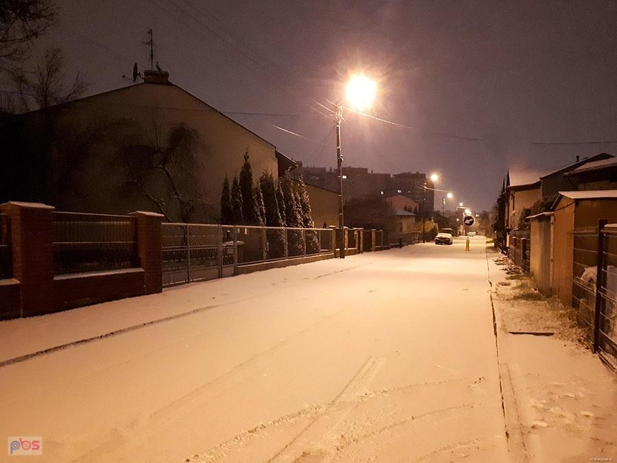Wiosenna poranna droga do pracy - ul. Żarecka w Częstochowie - godz. 5:19.